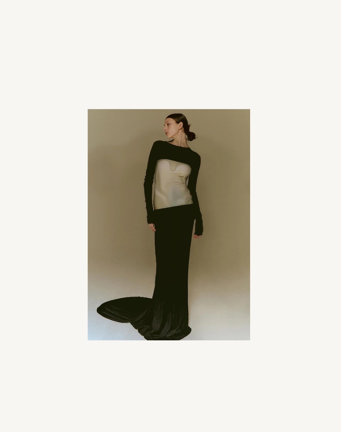 Leoní first collection, sculptural silhouette